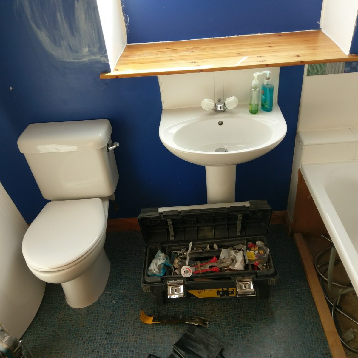 Bathroom instrallation